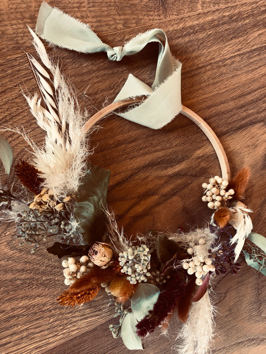 Adèle - Couronne de fleurs séchées et son ruban - Atelier Graine de Prairie