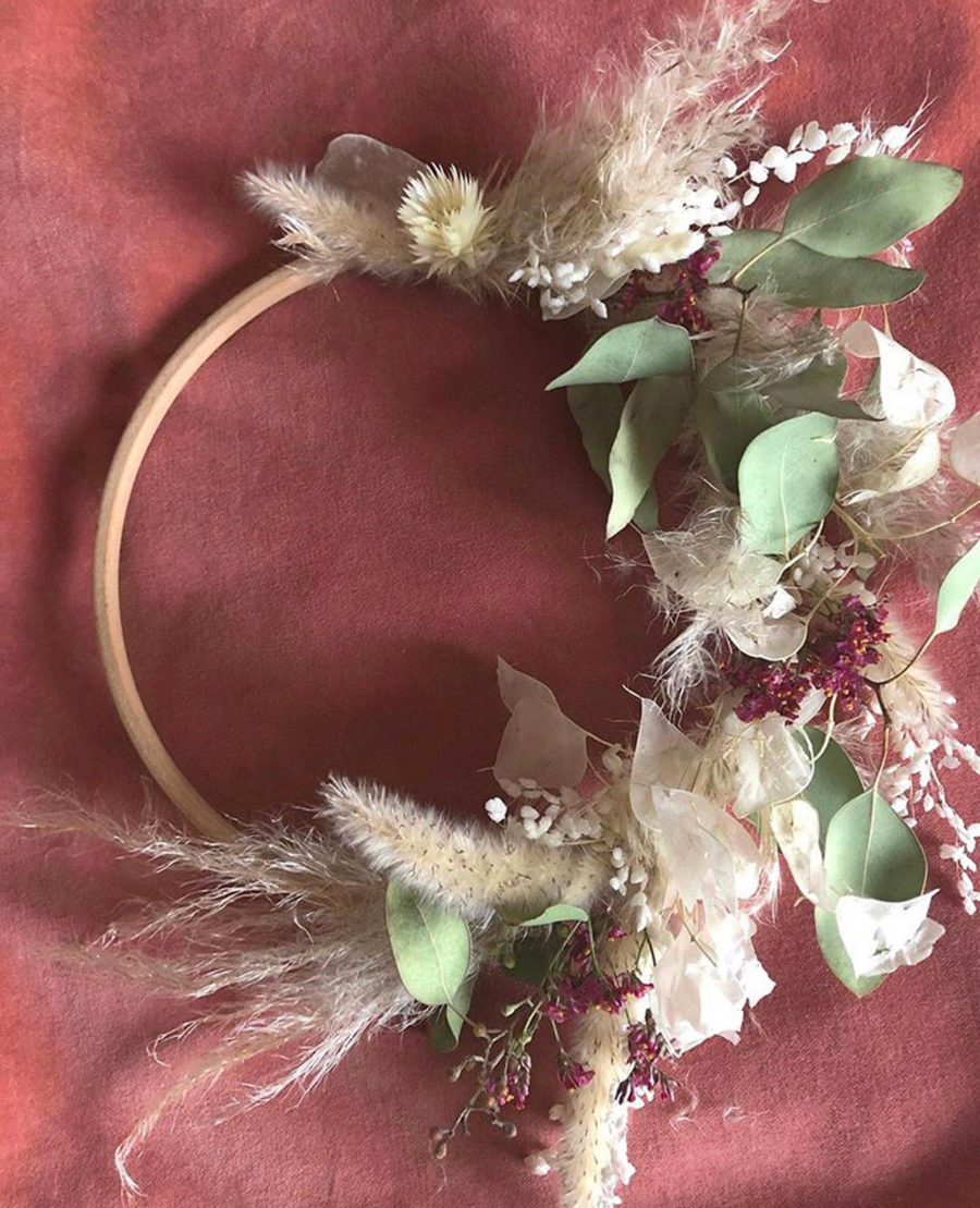 Lili - Couronne de fleurs séchées et son eucalyptus - Atelier Graine de Prairie